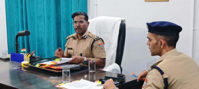 पुलिस महानिरीक्षक ने परिक्षेत्र के अधिकारियों के साथ की समीक्षा बैठक