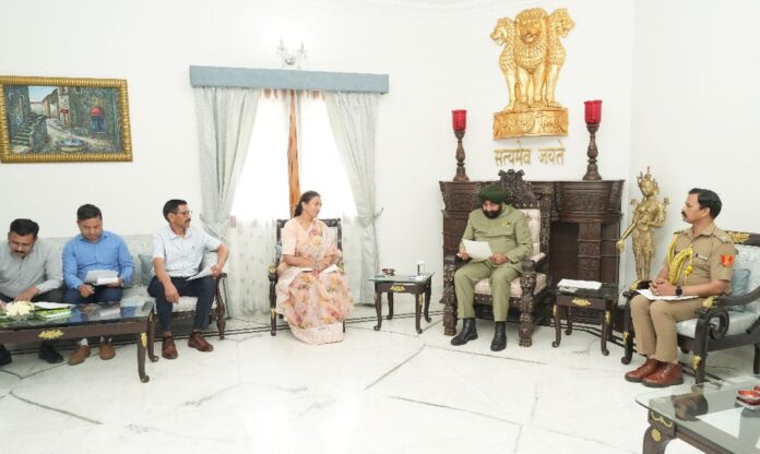 राज्यपाल ने जन मिलन कार्यक्रम में आमजन की समस्याएं सुनीं