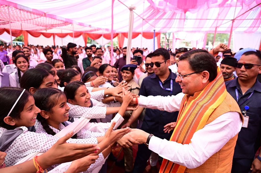 शिक्षा और संस्कार व्यक्ति को समाज के योग्य बनाते हैंःधामी