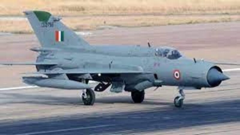 मुद्दा: उड़ता ताबूत है मिग विमान, 4 वर्षों में 150 पायलटों की मौत