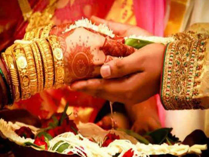 बेहूदगी: दूल्हे के दोस्तों की अश्लील टिप्पणी से जंग का मैदान बन गया विवाह समारोह, टूट गयी शादी
