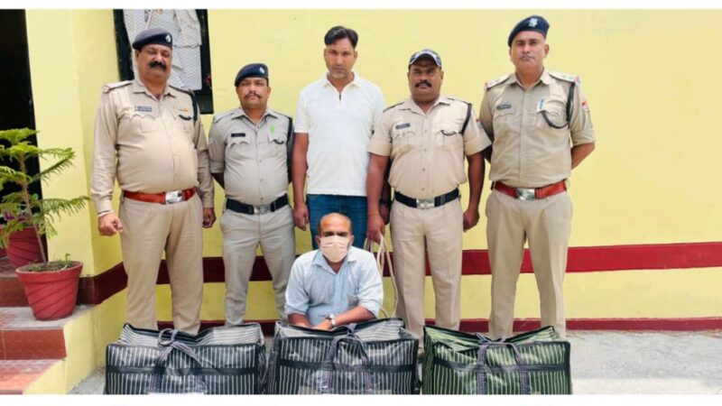 कामयाबी: पुलिस के चैकिंग अभियान के दौरान चार नशा तस्कर गिरफ्तार, भारी मात्रा में चरस, गांजा और अवैध शराब बरामद