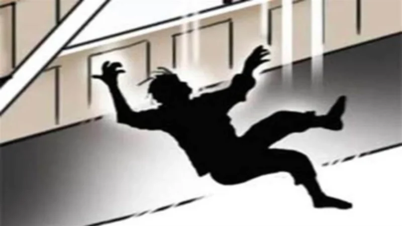 सनसनी: होटल की दूसरी मंजिले से युवक ने लगा दी मौत की छलांग, खुदकुशी का अंदेशा