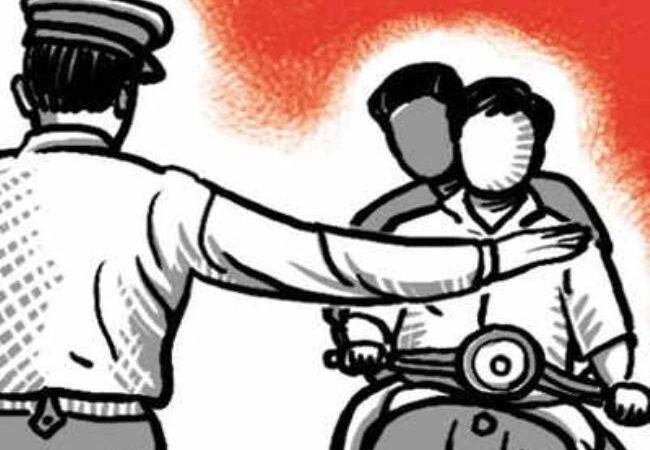 दुस्साहस: चेकिंग के लिए रोकने पर पुलिसकर्मी को टक्कर मारकर भाग गया स्कूटर चालक