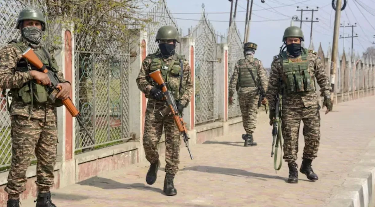 प्रतिक्रिया: तिलमिलाए पाकिस्तान ने की एलओसी पर फायरिंग, 3 भारतीय नागरिकों की मौत, भारतीय सेना ने भी दिया करारा जवाब