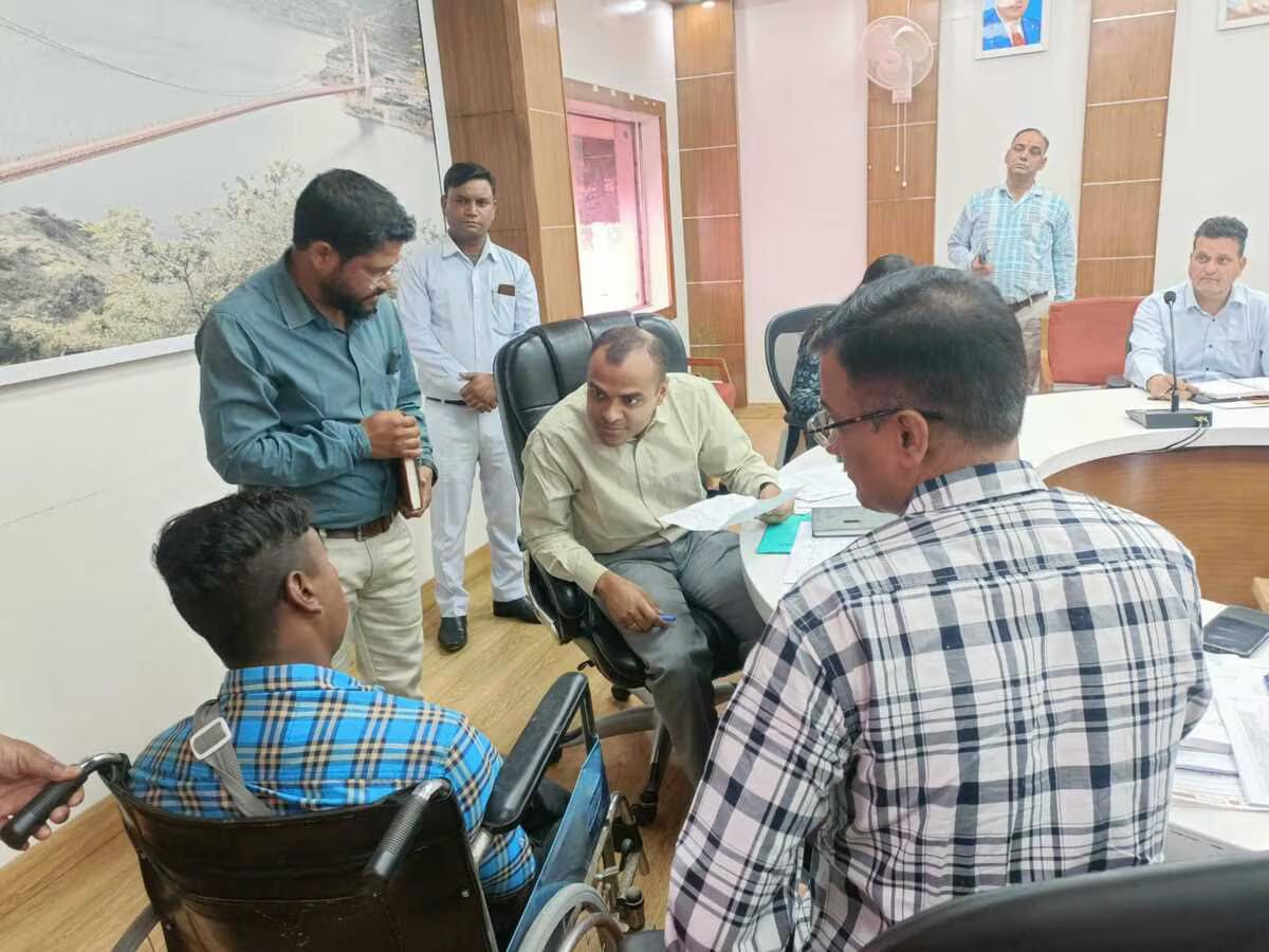 सुनवाई: डीएम की अध्यक्षता में जनता मिलन कार्यक्रम आयोजित, 28 शिकायतों का मौके पर निस्तारण