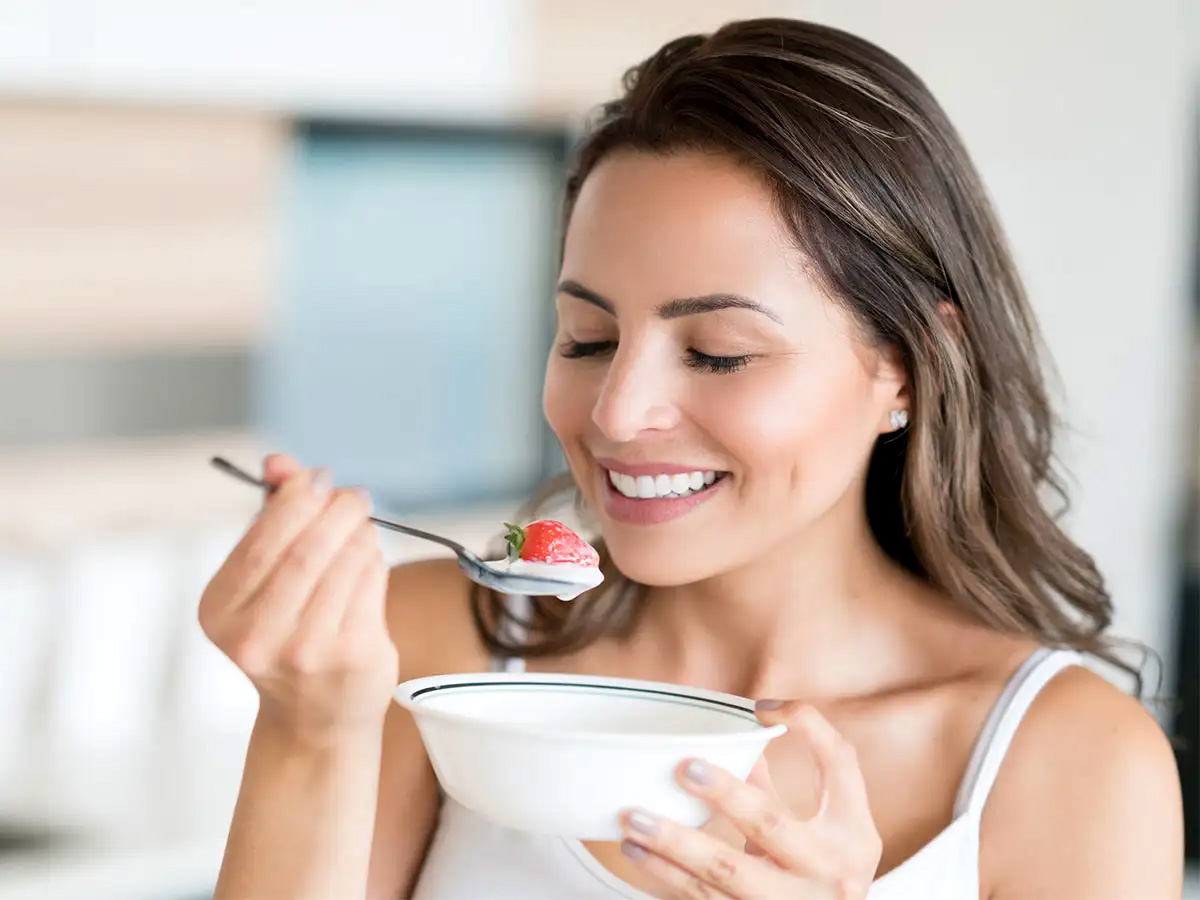 खान-पान: गर्मी के मौसम रोजाना नहीं खाना चाहिए दही, सेहत पर पड़ सकता है खतरनाक असर