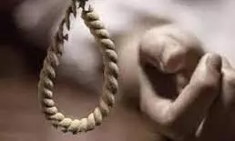 आत्मघात: मां की साड़ी को फंदा बनाकर युवक ने लगा ली फांसी