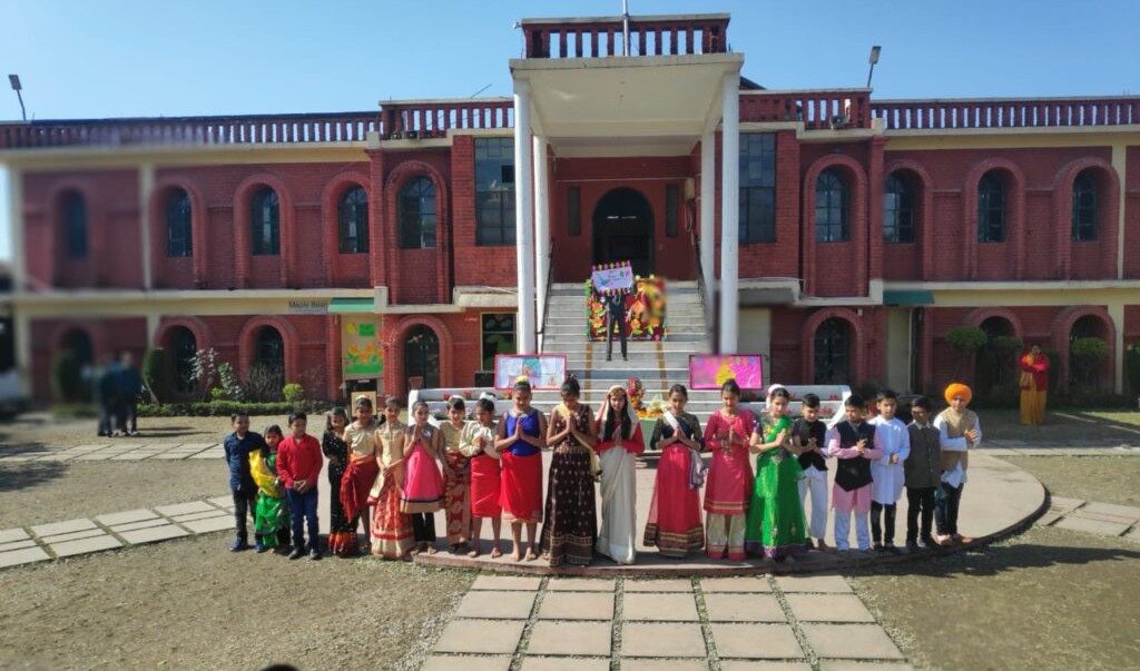 सबक: प्रशासन का चला डंडा तो बैकफुट पर आए नामी-गिरामी निजी स्कूल, शिक्षा माफियाओं पर प्रशासन का प्रहार जारी