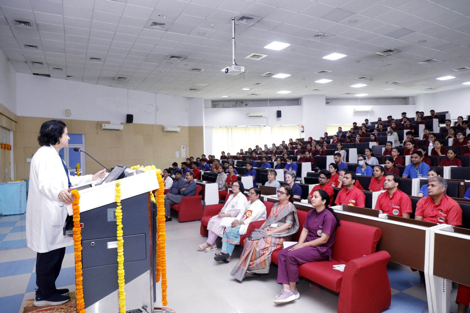 एम्स: नर्सिंग सेवा टीम वर्क से की जाने वाली सबसे महत्वपूर्ण सेवा, अंतरराष्ट्रीय नर्सिंग सप्ताह पर बोले वक्ता