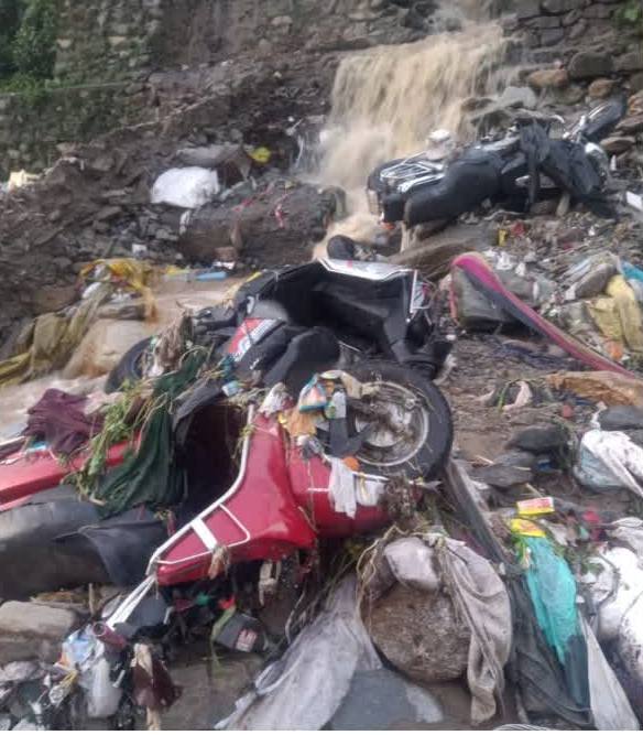 कहर: भारी बारिश और आंधी-तूफान से भारी नुकसान, कई भवनों और गौशालाओं की छतें उड़ीं