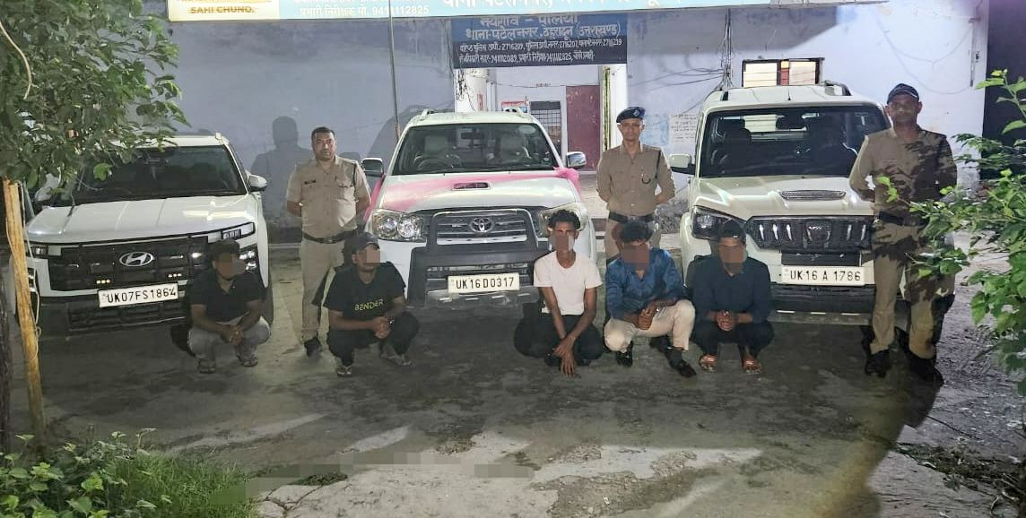 सबक: सड़क पर हुडदंग कर रहे पांच लोग गिरफ्तार, तीन कारें व दो मोटरसाईकिलें सीज