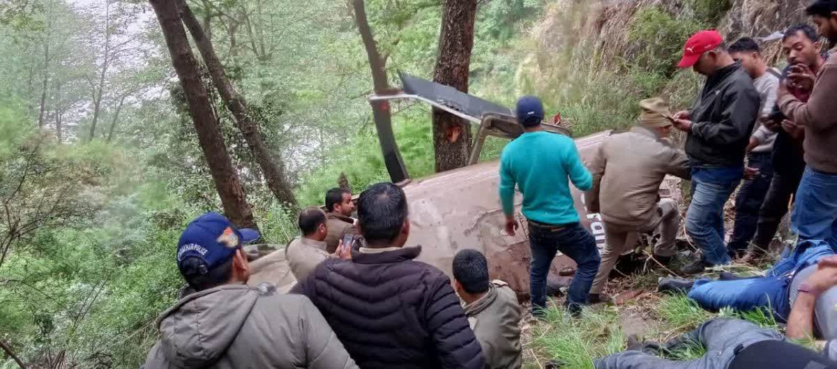 बड़ा हादसाः उत्तरकाशी के गंगपानी क्षेत्र में हेलीकॉप्टर क्रेश,पांच की मौत,दो गंभीर