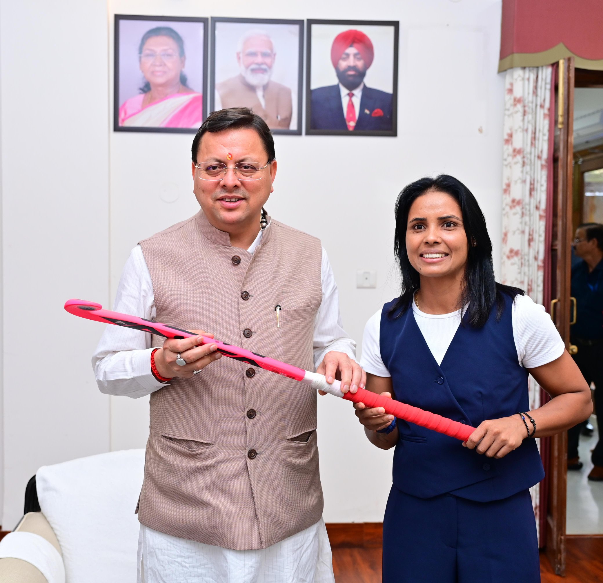 बड़ी ख़बर: हॉकी खिलाड़ी वंदना कटारिया व सीएम धामी की हुई मुलाकात, हरिद्वार हॉकी स्टेडियम विवाद पर लगा विराम