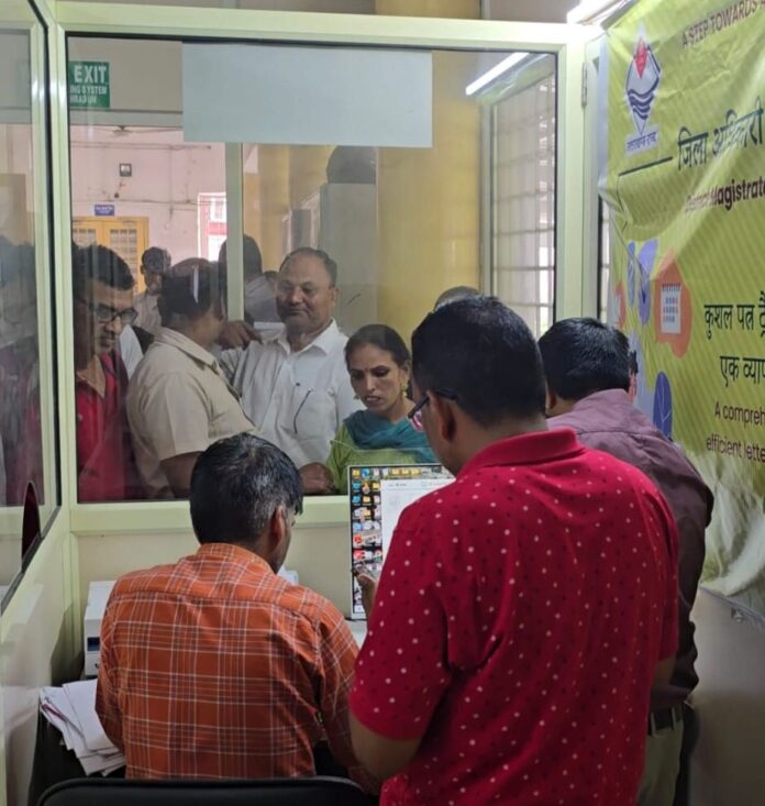 डीएम लेटर मॉनिटरिंग सिस्टम प्रभावी; जनमन की समस्या का टाइम बाउंड समाधान