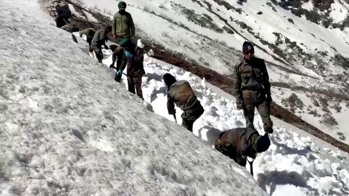 25 मई को खुलेंगे कपाट,सेना के जवान तेजी से कर रहे हेमकुंड साहिब मार्ग से बर्फ हटाने का काम