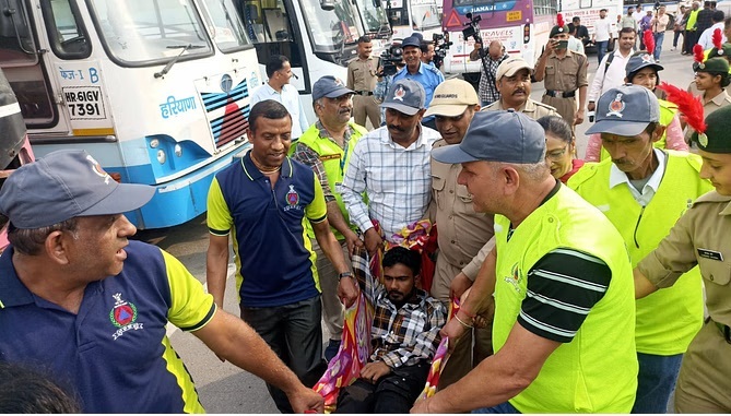  मॉक ड्रिल: दून में बजे एयर रेड साइरन,अलर्ट हुई पुलिस और एसडीआरएफ,लोगों को सुरक्षित निकाला