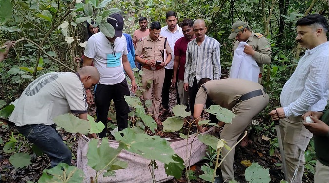 दहशत: जंगल में पत्ते लेने गए युवकों पर जंगली जानवर का हमला,एक की मौत, दूसरे की हालत गंभीर