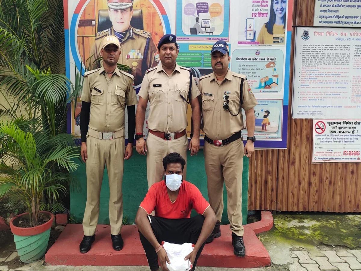 शिकंजा: कार में तस्करी करते नशा तस्कर गिरफ्तार, लाखों रुपए की चरस बरामद