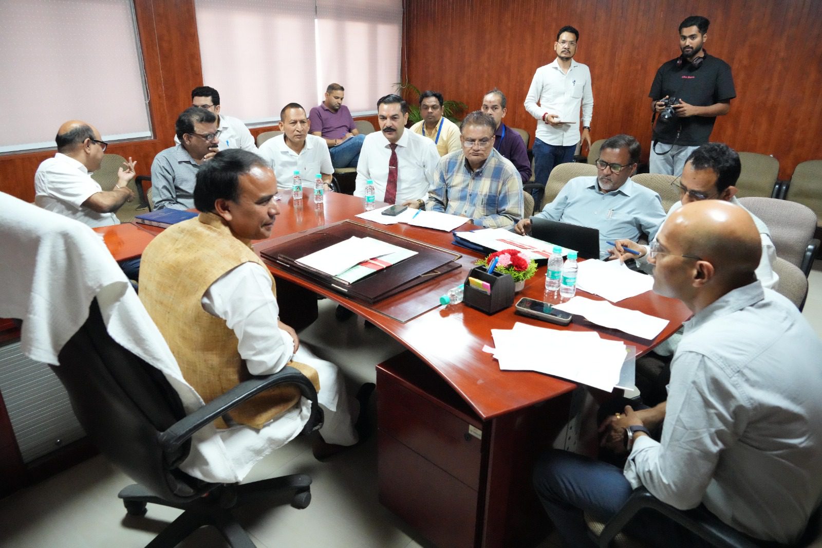 राज:काज: एक पेड़ मॉ के नाम अभियान से जुड़ेंगे उच्च शिक्षण संस्थान, मंत्री डॉ. धन सिंह रावत ने दिए निर्देश
