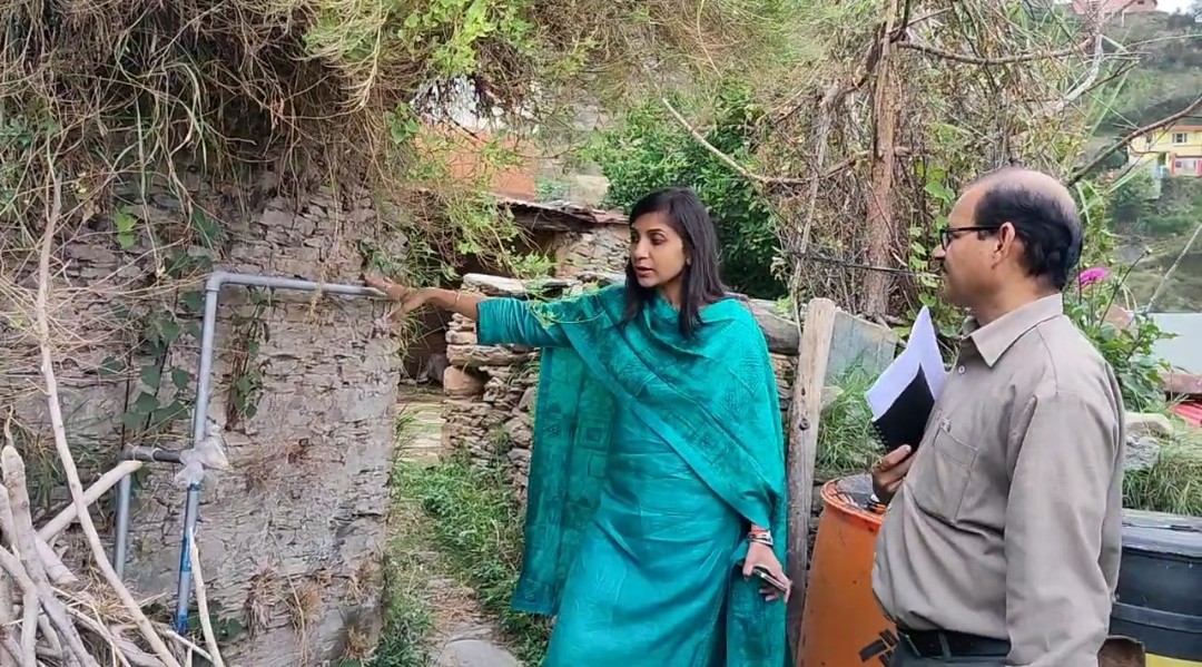 मुआयना: डीएम स्वाति एस भदौरिया ने किया जल जीवन मिशन के कार्यों का निरीक्षण