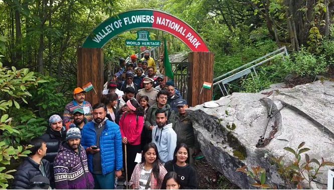 सैर सपाटा: पर्यटकों के लिए खुले प्राकृतिक स्वर्ग फूलों की घाटी के द्वार