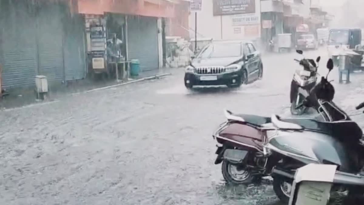 देहरादून समेत कई क्षेत्रों में बारिश से तापमान में गिरावट