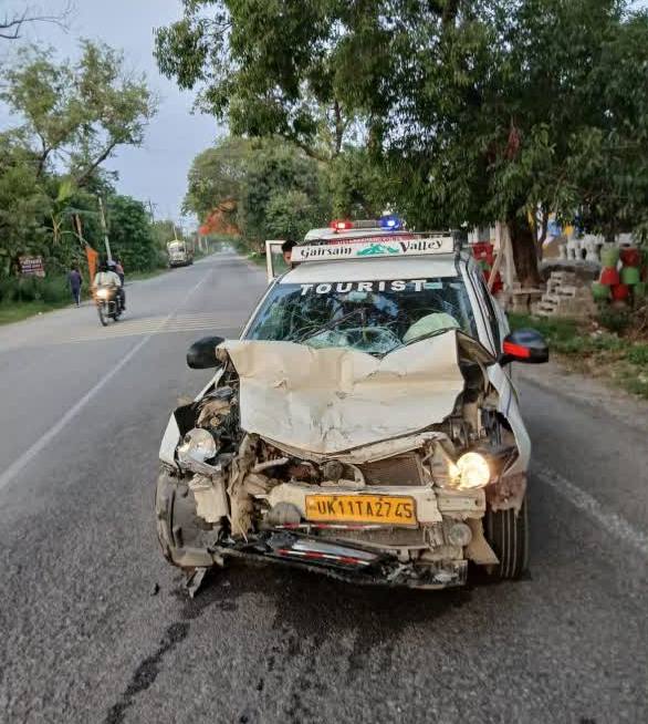 ब्रेकिंग न्यूज: सुबह-सुबह बड़ा सड़क हादसा, तेज़ रफ्तार वाहन ने कार को मारी टक्कर, चालक की मौत, तीन गंभीर रूप से घायल