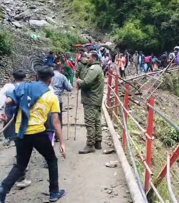 बड़ी खबर: केदारनाथ मार्ग पर मलबा और पत्थर आने से दो की मौत, एक लापता, कई घायल