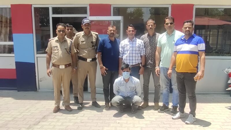 शिकंजा: 25 हजार का ईनामी हत्यारोपी गिरफ्तार, आरोपी पर पहले से ही दर्ज़ हैं वाहन चोरी के 3 मुकदमे