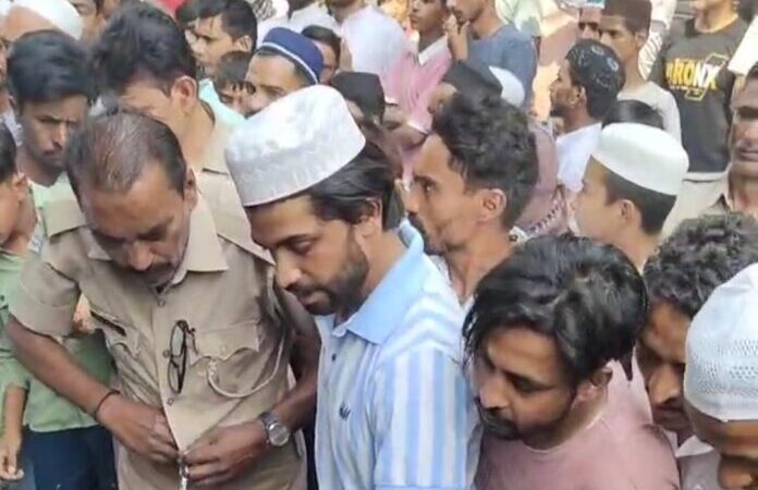 दुस्साहस: दिन दहाड़े युवक की गला रेतकर हत्या, वारदात के बाद खुद पुलिस स्टेशन पहुंच गया आरोपी