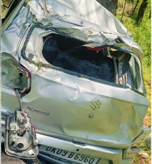 हादसा: खाई में गिरी ऑल्टो कार,एक की मौत,पांच घायल
