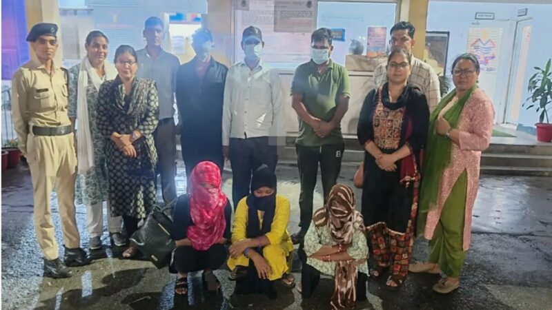 खुलासा: सेक्स रैकेट का भंडाफोड़, तीन महिलाएं, दो पुरुष व मैनेजर गिरफ्तार