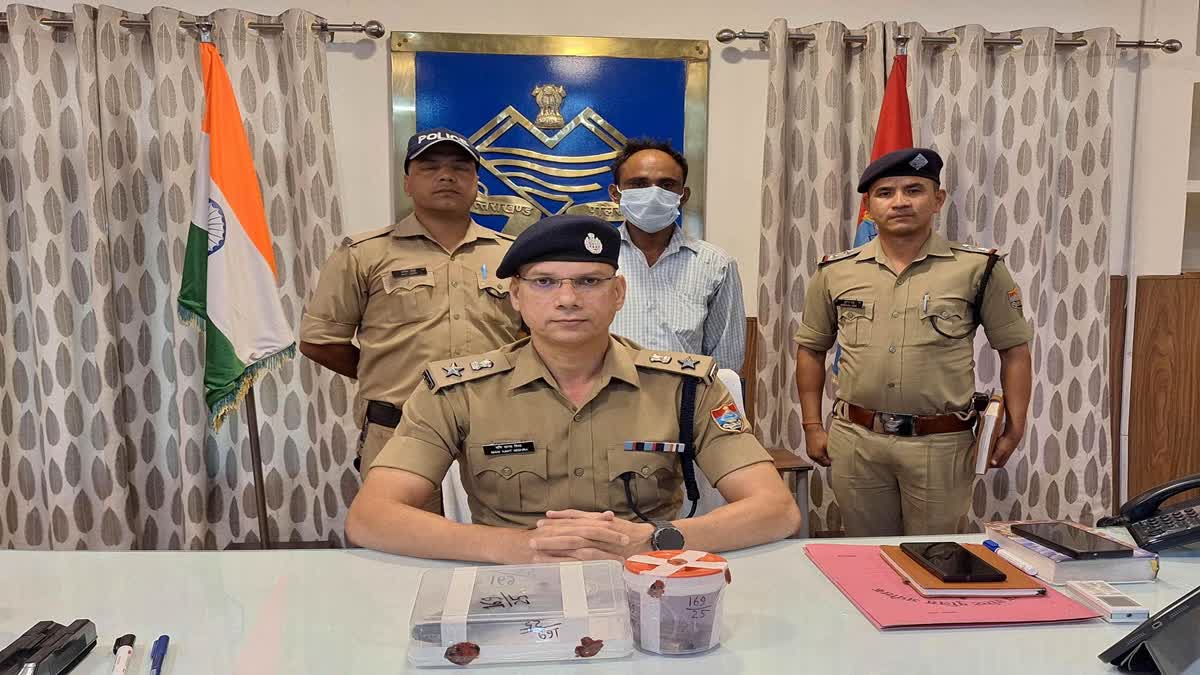 कुत्ते को लेकर विवाद के बाद एक पक्ष ने महिला को मारी गोली,आरोपी गिरफ्तार