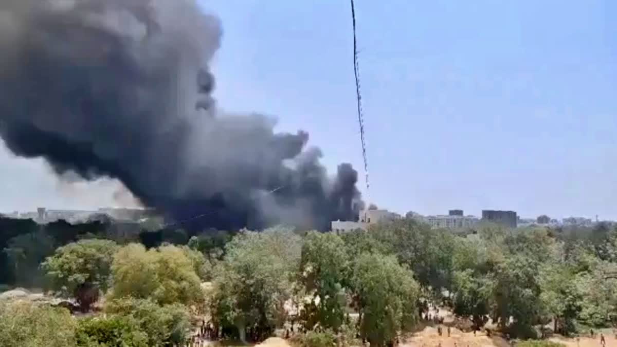 ब्रेकिंग न्यूज: अहमदाबाद में एयर इंडिया की फ्लाइट क्रैश, 242 से ज्यादा यात्री थे सवार