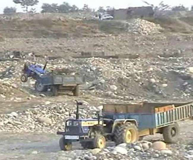 आक्रोश : अनियमित खनन को लेकर स्थानीय निवासियों में  रोष, दोषियों पर सख्त कार्रवाई करने की मांग