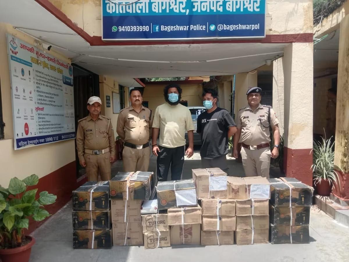 शिकंजा: कोतवाली पुलिस ने दो लाख की नाजायज़ शराब के साथ दबोचे दो नशा तस्कर