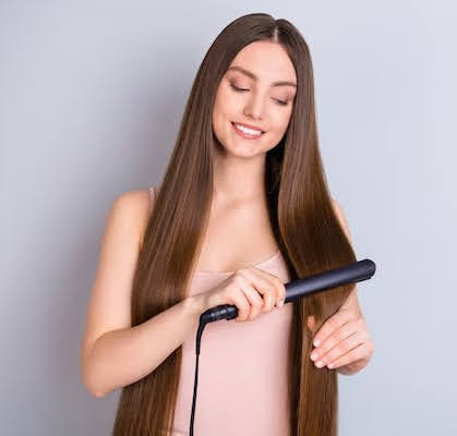 देखभाल: हेयर स्ट्रेटनर का इस्तेमाल करते समय इन 5 बातों का रखें खास ध्यान, मिलेगा फायदा