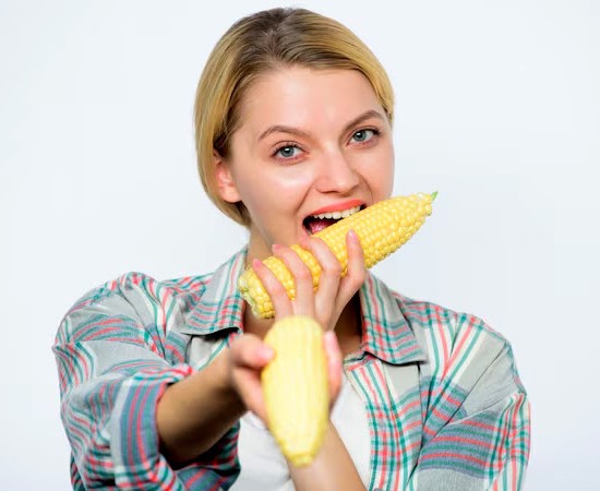 खान-पान: मानसून के दौरान खाने के लिए बेहतरीन है भुट्टा, जानिए इसके स्वास्थ्यवर्धक लाभ