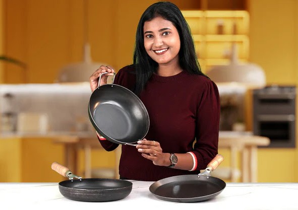 सावधान: लोहे के बर्तन में भूलकर भी न पकाएं खाने की ये चीजें, जानें कैसे करें आयरन कुकवेयर का सही इस्तेमाल?