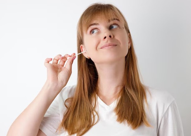 घरेलू नुस्खे: कान का मैल फूलने से हो रहा है दर्द तो अपनाएं ये उपाय, निकल जाएगी सारी गंदगी