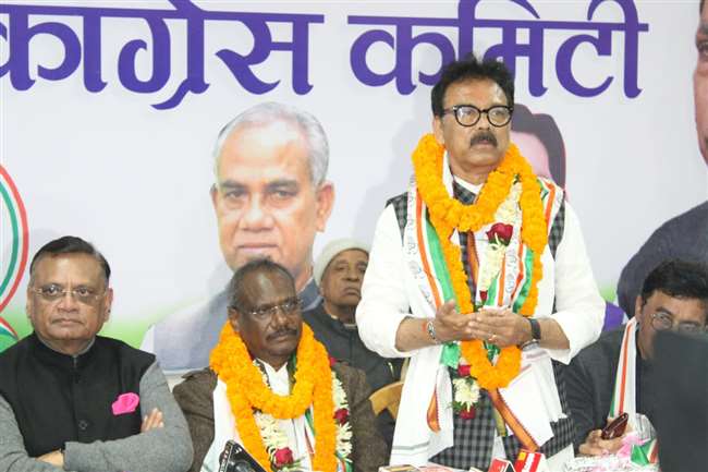 नसीहत: ज्वलंत मुद्दों पर ही बोलें शशि थरूर, सरकार की तारीफ में शहनाई न बजाएं, बोले कांग्रेस नेता सुखदेव भगत