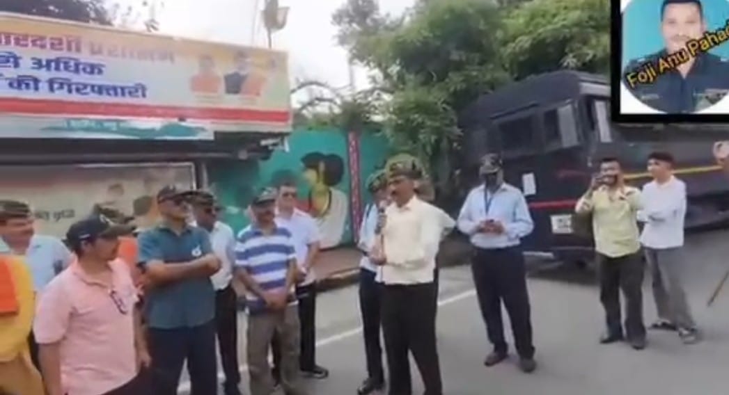 आक्रोश: पूर्व सैनिक के बेटे पर नशा कारोबारियों के जान लेवा हमले के विरोध में पूर्व सैनिकों ने निकाली रैली