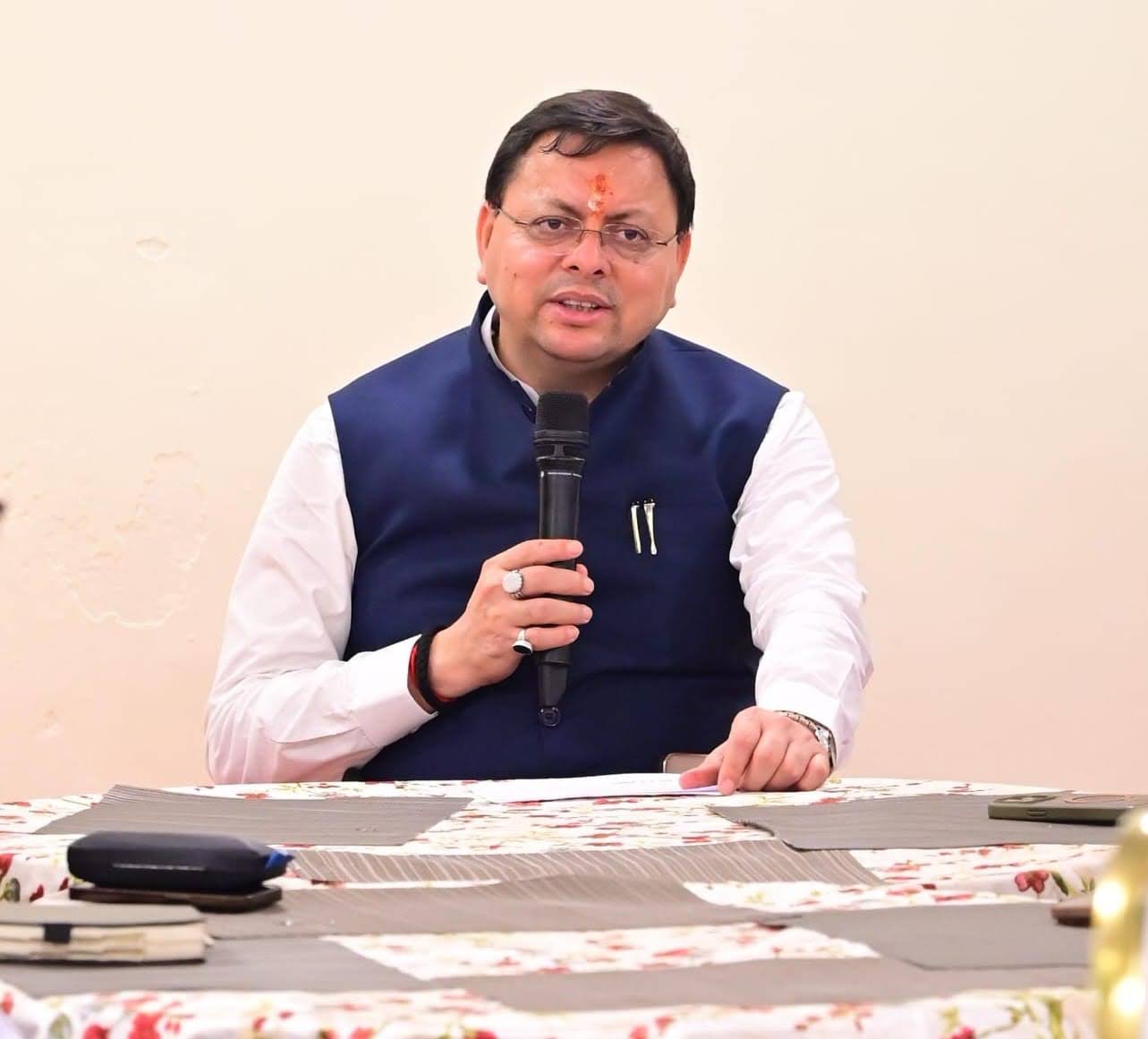 सुशासन: सीएम धामी का सख्त रुख, भ्रष्टाचारियों के खिलाफ विजिलेंस को दी खुली छूट