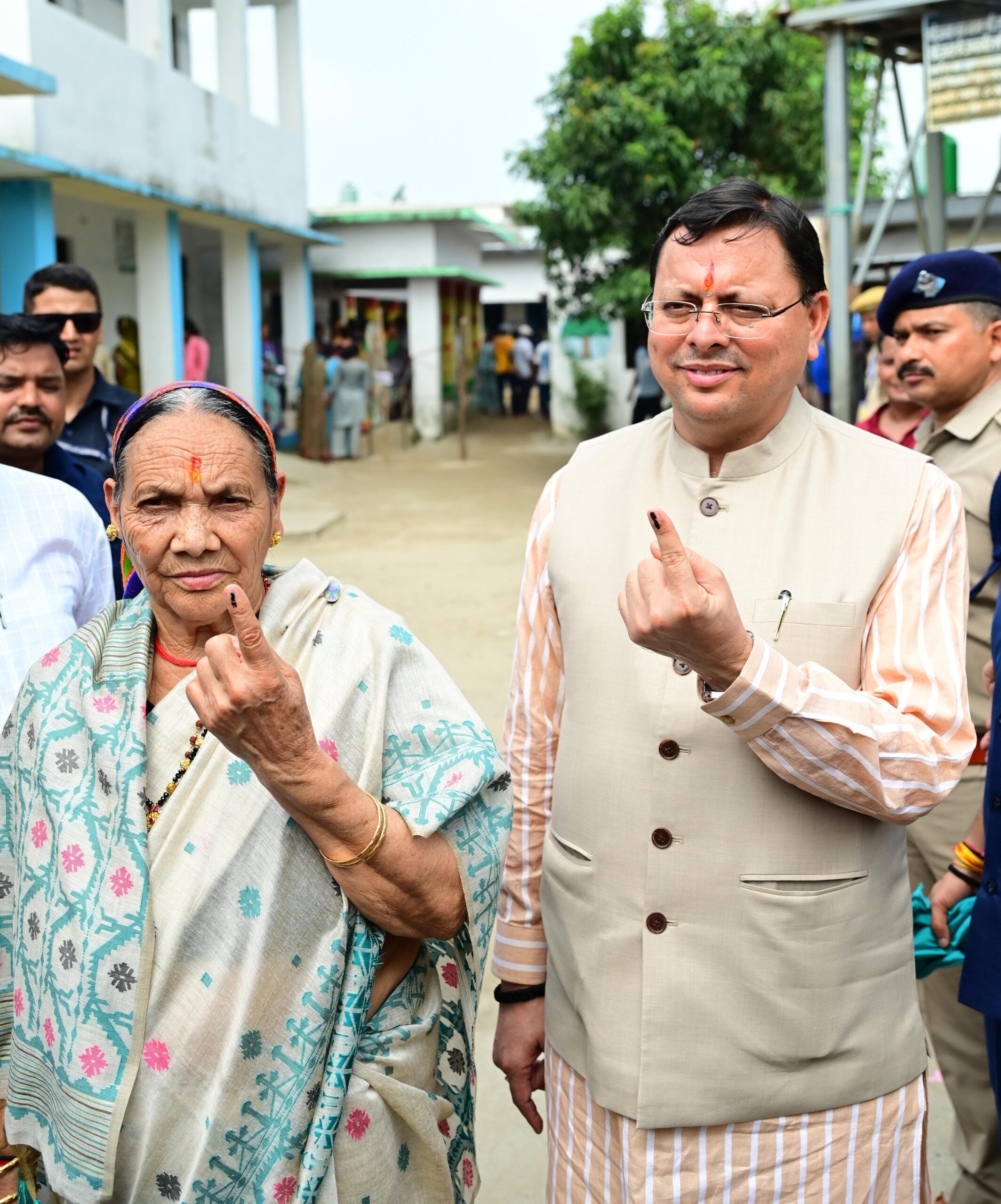 पंचायत चुनावः पहले चरण के लिए हुई वोटिंग ,खटीमा में सीएम धामी  ने डाला वोट