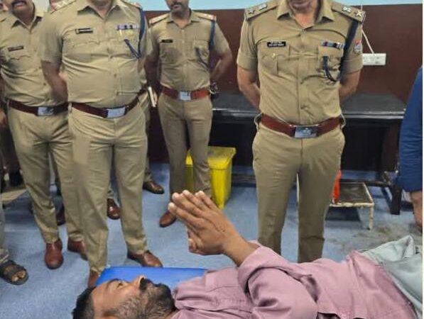 सबक: फरार चल रहा हत्या का आरोपी पुलिस मुठभेड़ में घायल, तमंचे सहित गिरफ़्तार