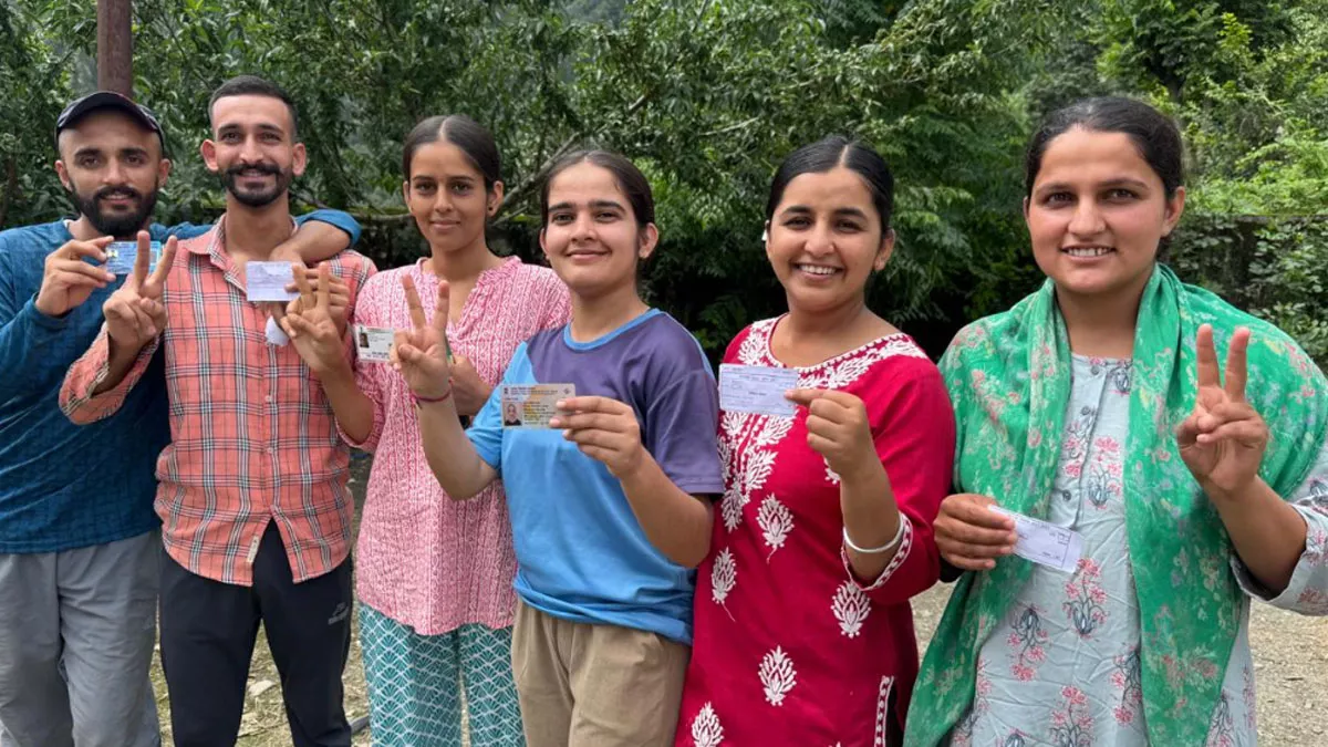 पंचायत चुनावः पहले चरण के लिए वोटिंग जारी,खटीमा में सीएम धामी ने डाला वोट