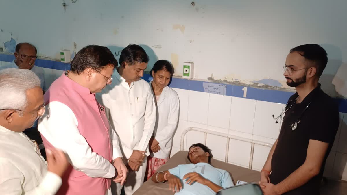 हरिद्वार  पहुंचे  सीएम धामी, घायलों का हाल चाल जाना
