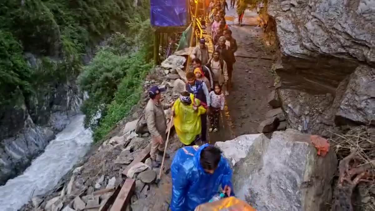 दो दिनों से नहीं खुला केदारनाथ पैदल यात्रा मार्ग, बढ़ी परेशानियां