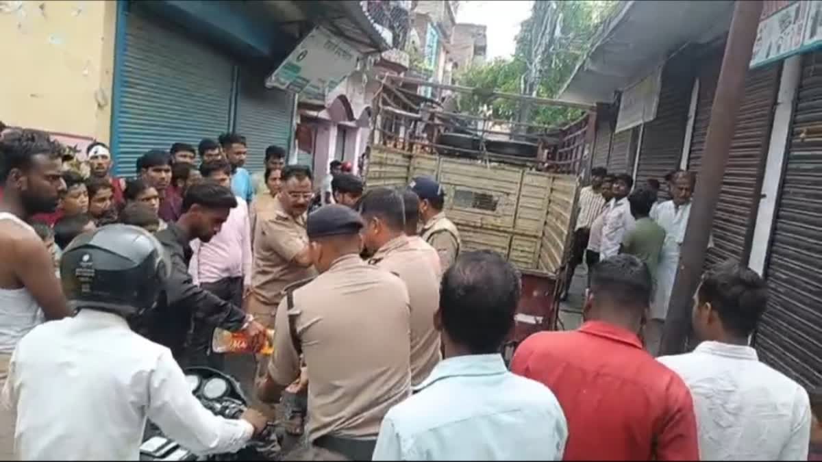 सनसनी: बोरे में लपेटा हुआ युवक का शव मिलने से हड़कंप, आधार और पैन कार्ड बरामद